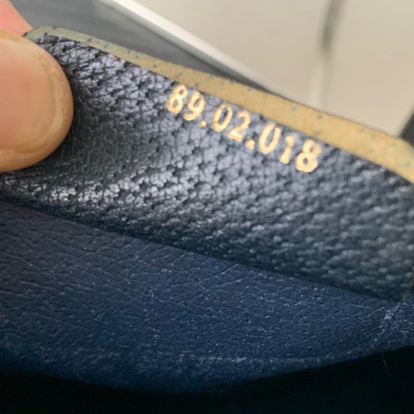 (55) GUCCI 80s Navy Crossbody - Picture 3 of 10